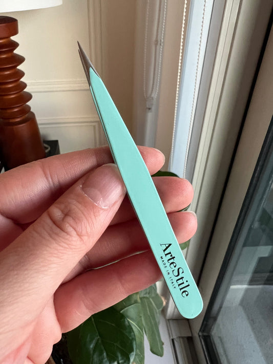 The Point Tip Tweezers in Turquoise - ArteStile Beauty