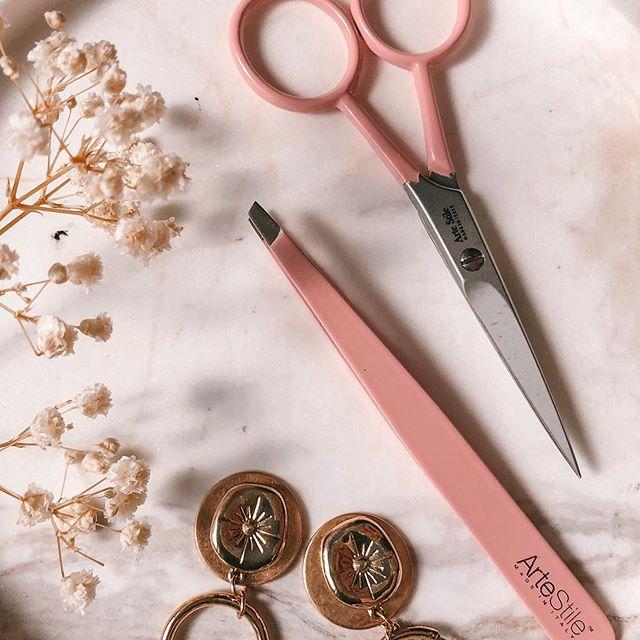 Brow Scissors in Rosé